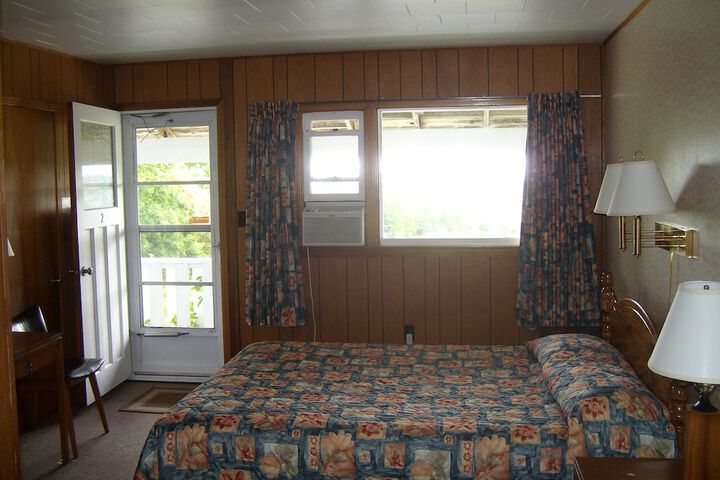 Room 6 of 31