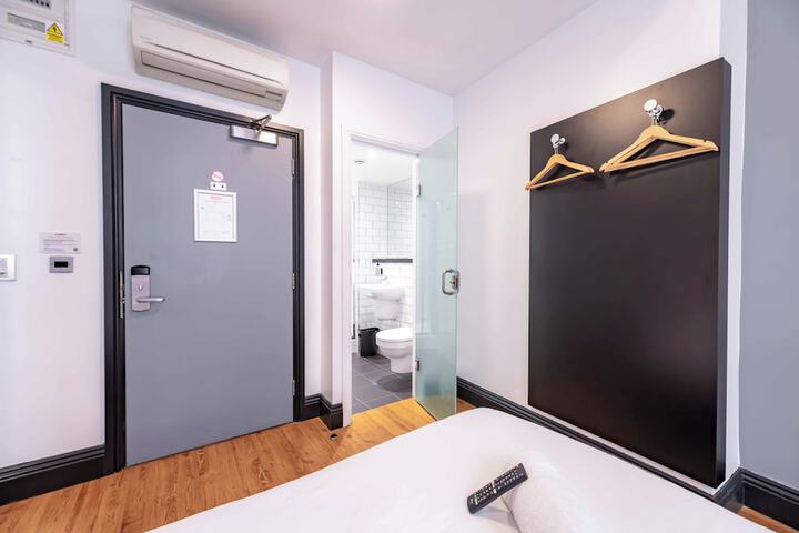 Room 68 of 100