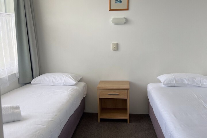 Room 7 of 16