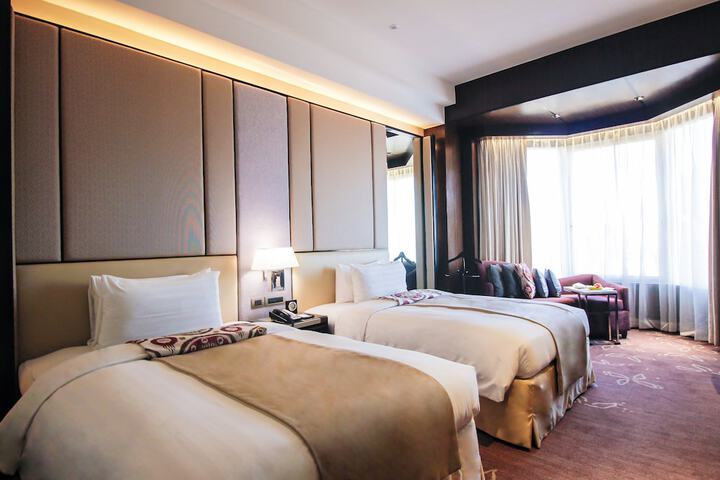 Room 16 of 60