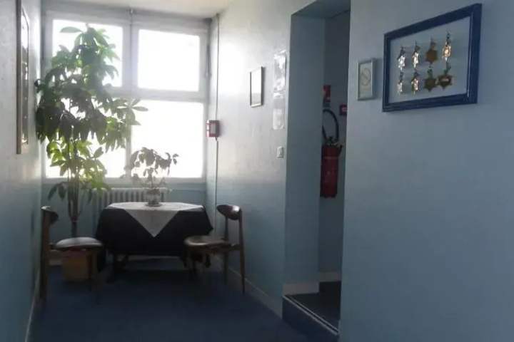 Room 8 of 10