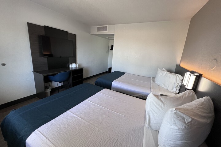 2 Double Beds (21 of 22)
