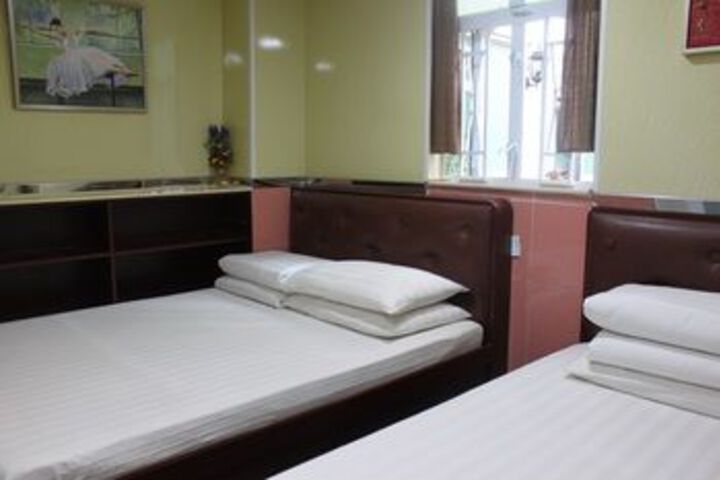 Room 12 of 25