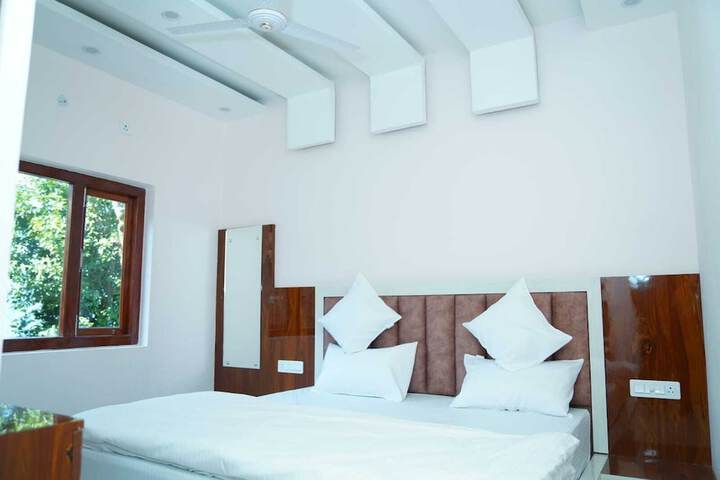 Room 10 of 35