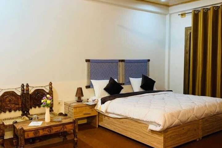 Room 4 of 23