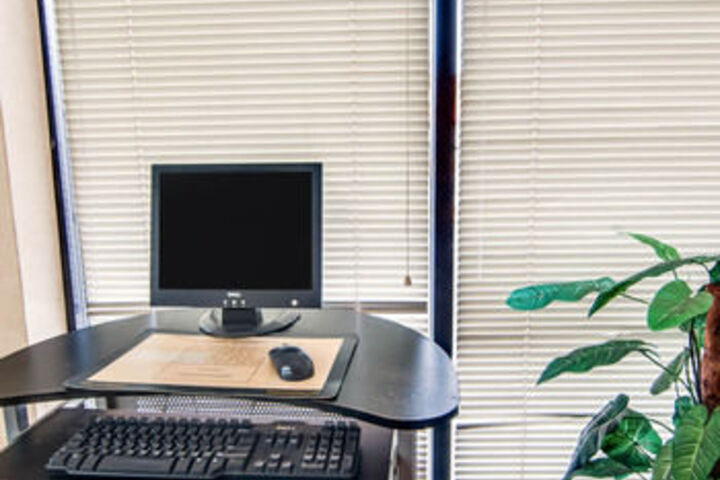 Business Center 9 of 33