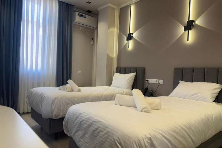 Room 13 of 37