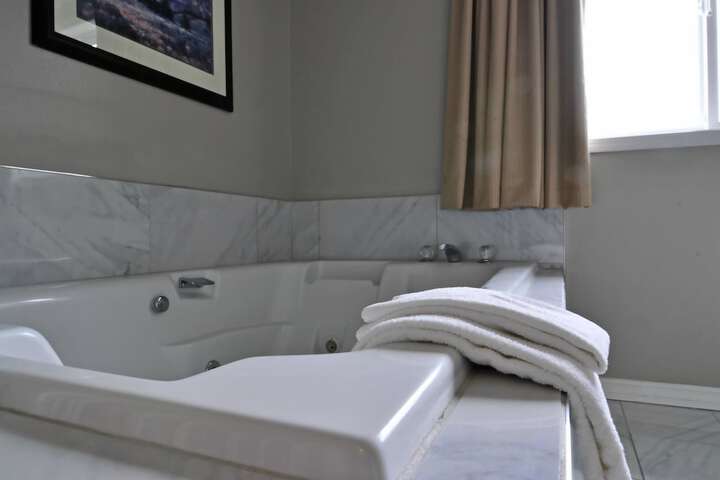 Private spa tub