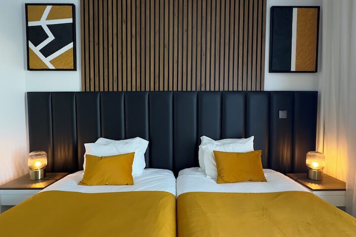 Room 8 of 43