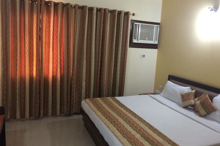 Room 4 of 30