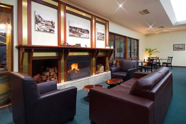 Lounge 58 of 84