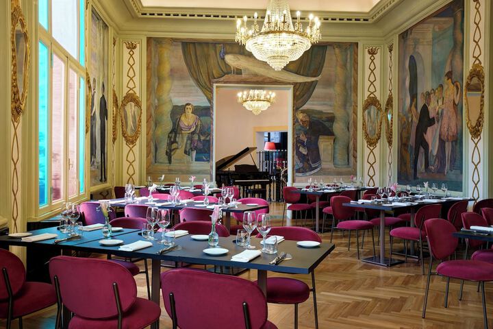 Dining 68 of 91