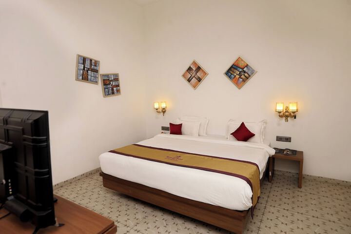 Room 8 of 14