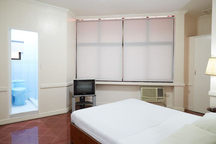 Room 11 of 38