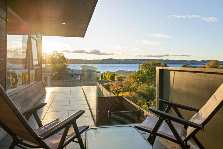 Taupo Escape - Rainbow Point Holiday Home