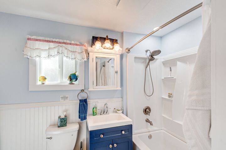 blackberry Cottage w / Yard Near Westport & Beach