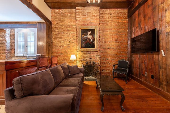 Room 32 of 59