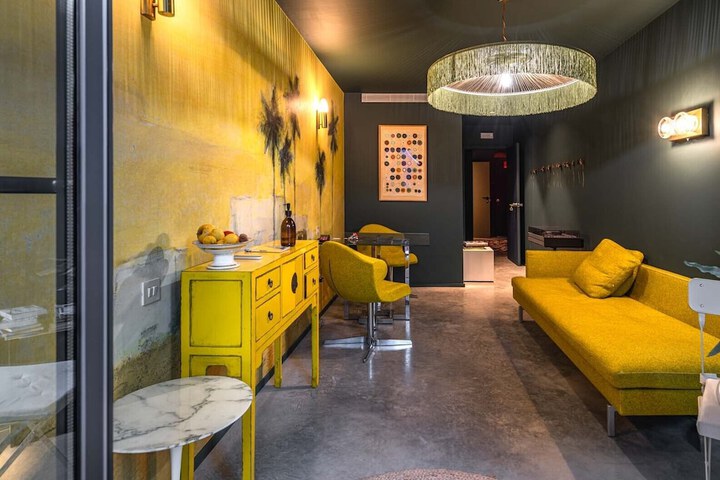 Lounge 62 of 68