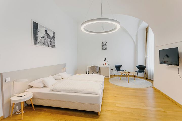 Room 13 of 39