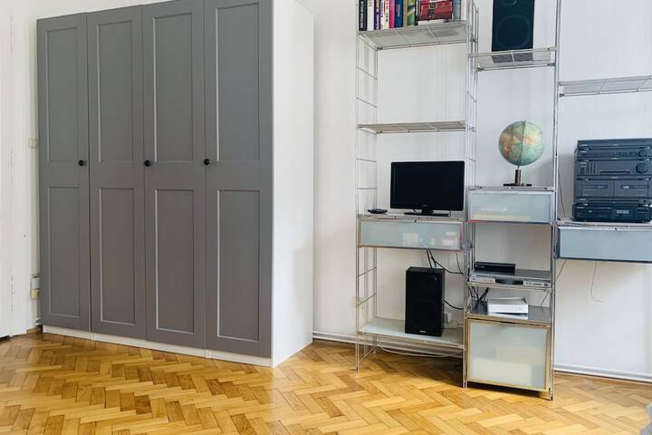 Room 12 of 21