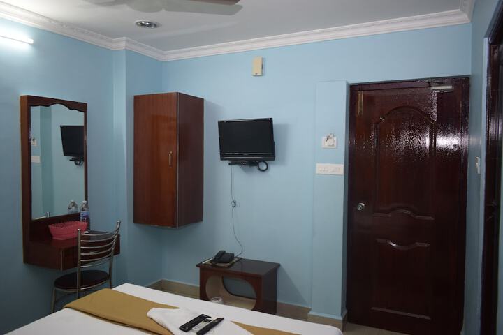 Room 13 of 18
