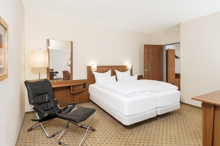 Room 33 of 70