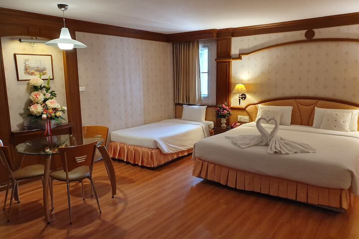 Room 6 of 48