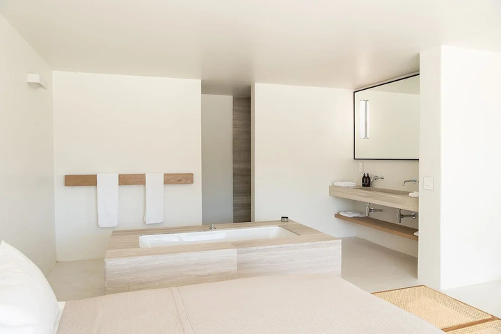 Room 2 of 16