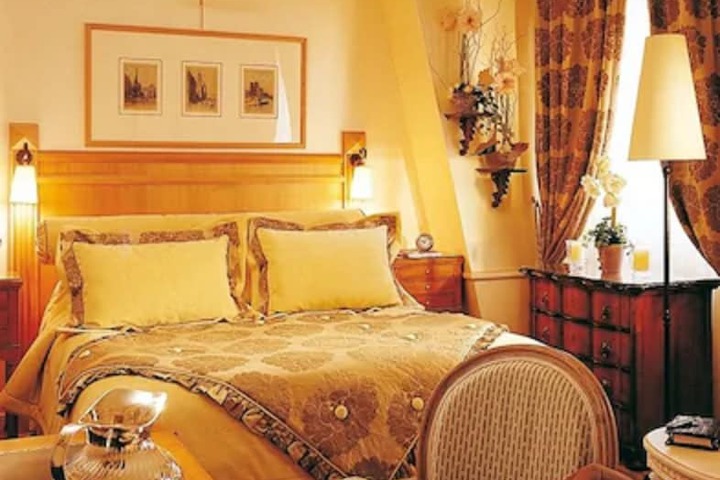 Room 5 of 37