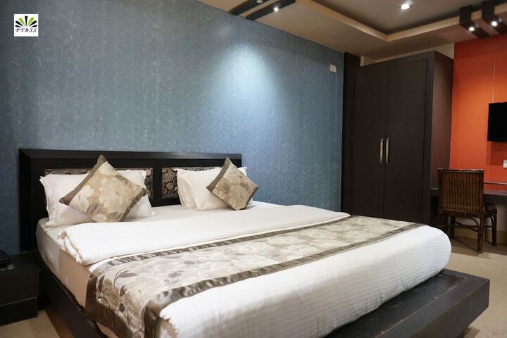 Room 28 of 94