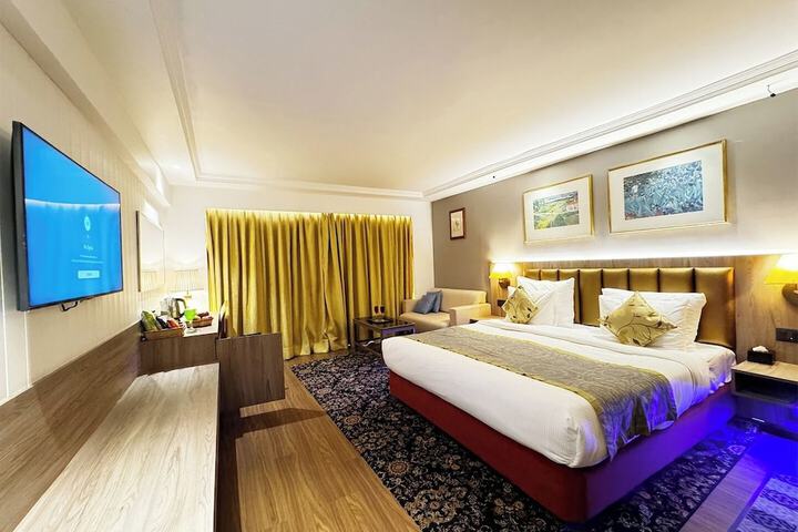 Room 2 of 6
