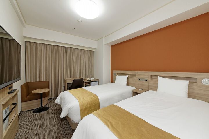 Room 10 of 30