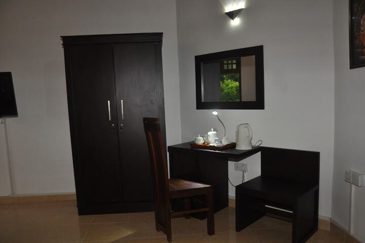 Room 7 of 12