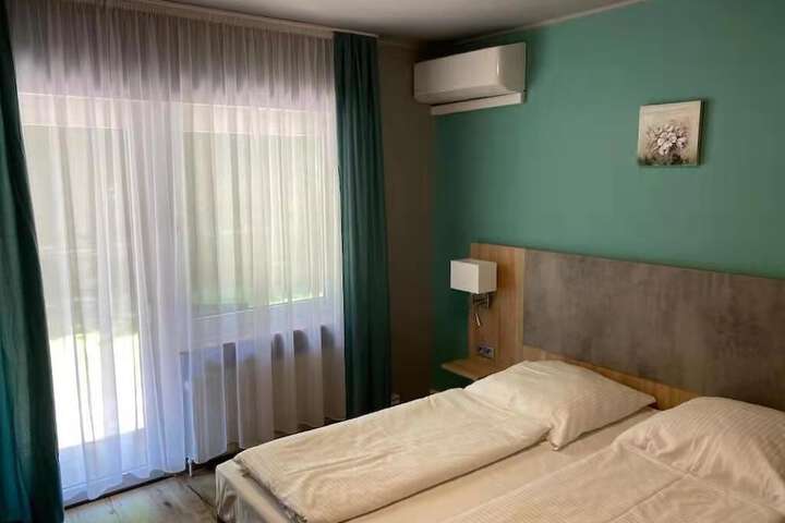 Room 7 of 35