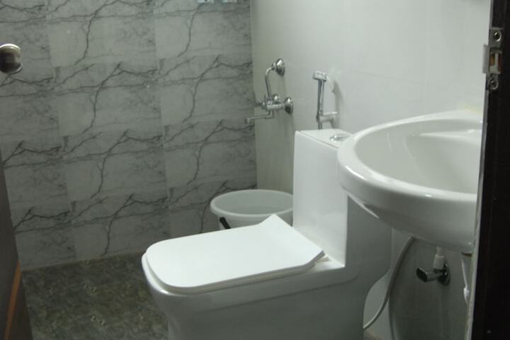 Room 12 of 18