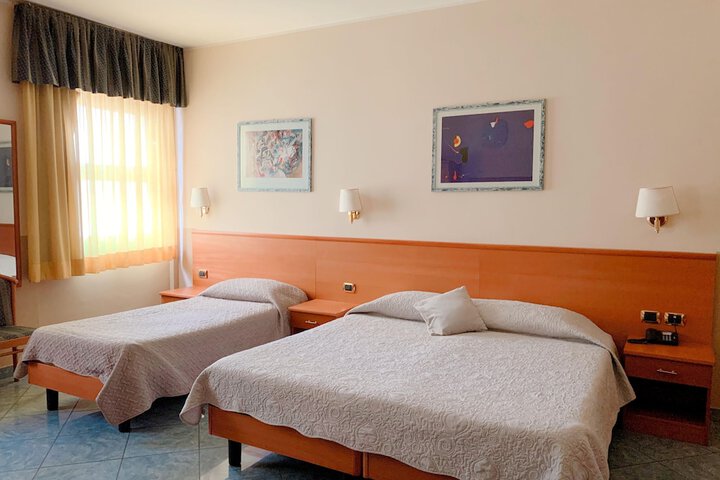 Room 2 of 62
