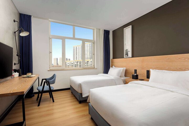Room 9 of 14