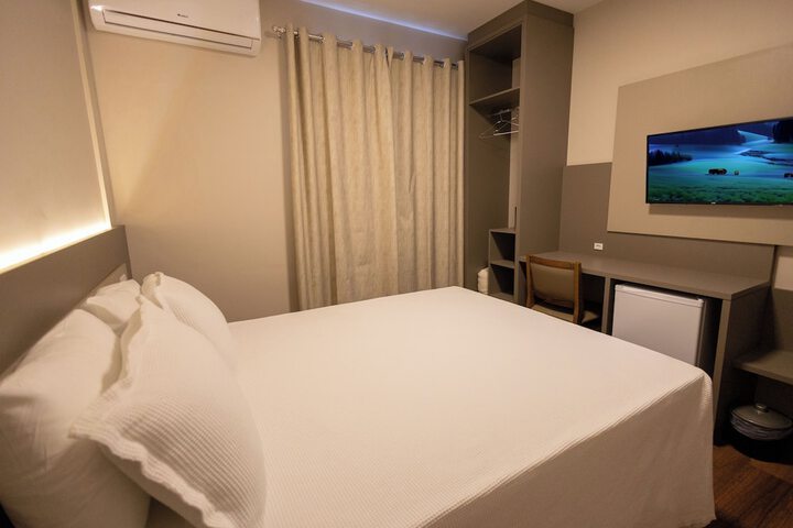 Room 9 of 28