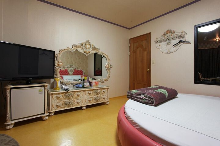 Room 38 of 79