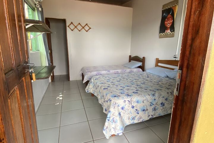 Room 4 of 136