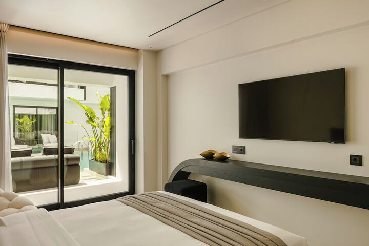 Room 18 of 121