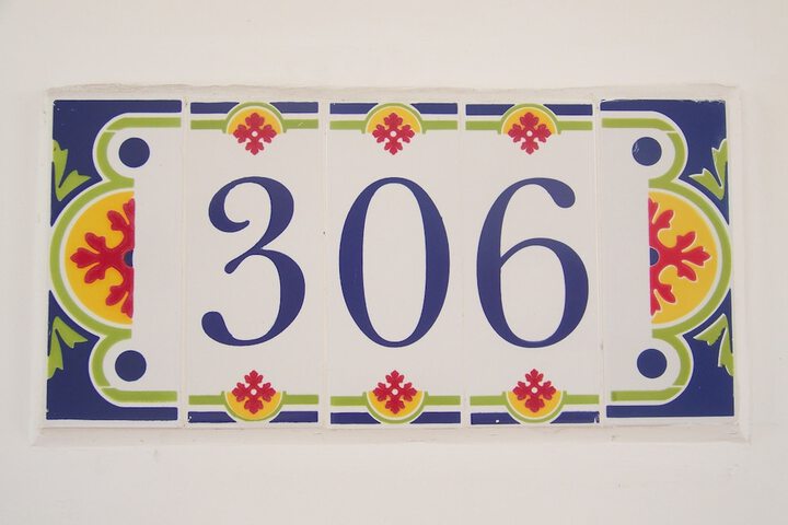 Room 11 of 33