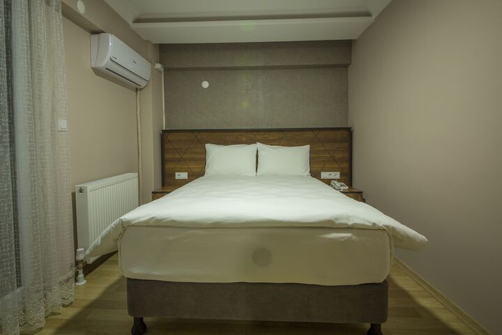 Room 9 of 48