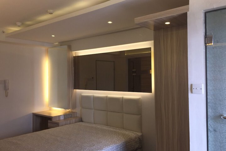 Room 9 of 42