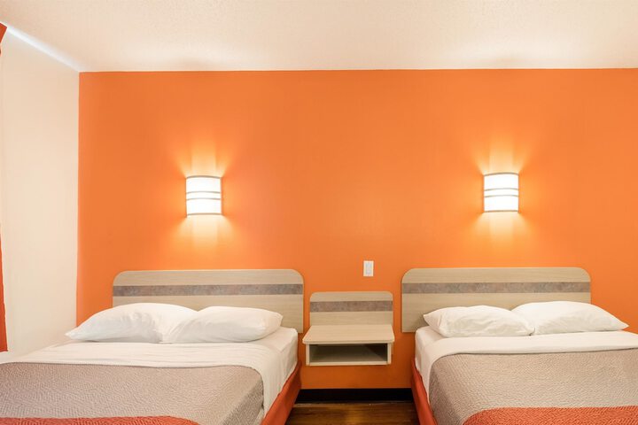 2 Double Beds (4 of 9)