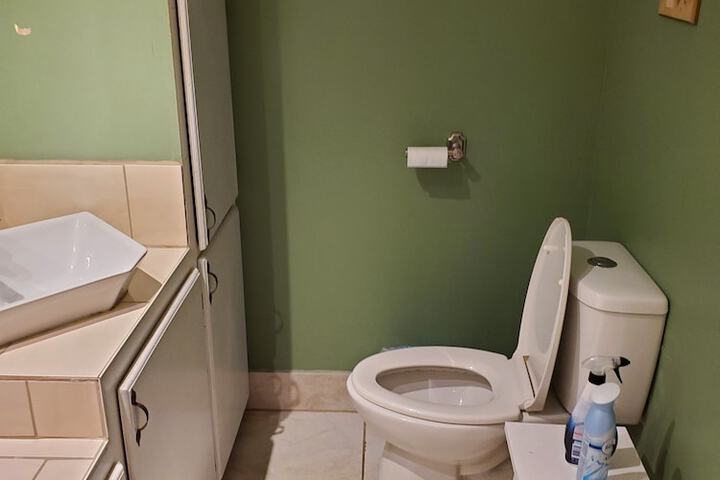 Room 140 of 163