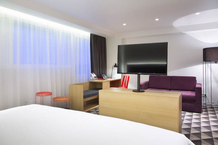Room 10 of 48