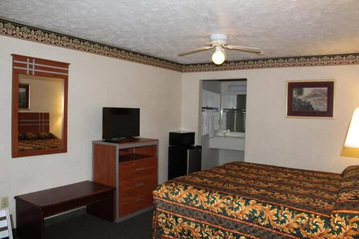 Room 8 of 18