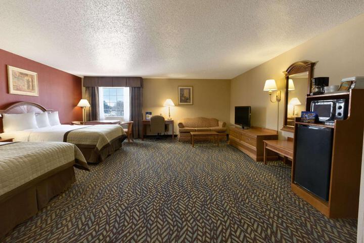 2 Queen Beds (3 of 5)