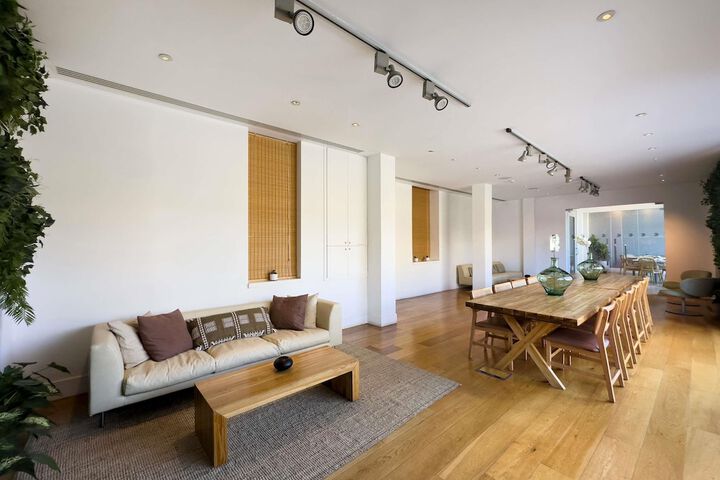 Lounge 92 of 107